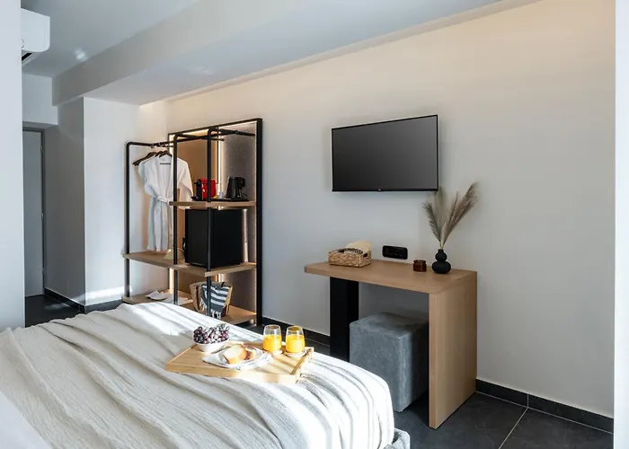 Skia By Premium Key * Città di Skiathos